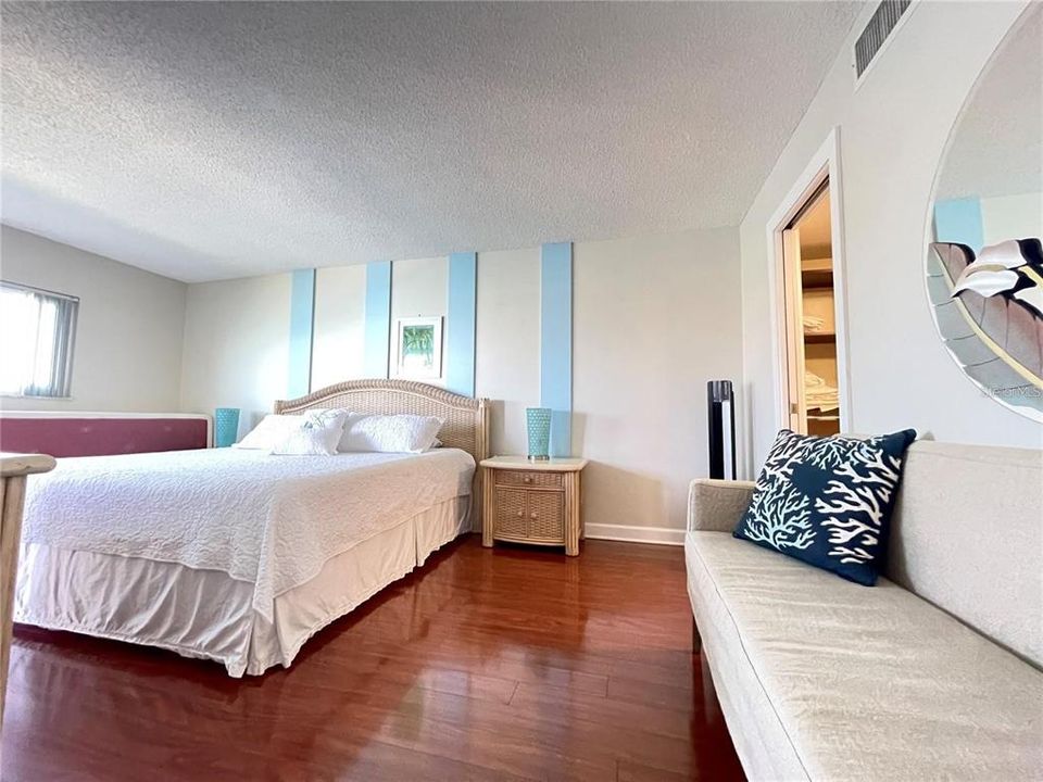 Active With Contract: $3,400 (2 beds, 2 baths, 1160 Square Feet)