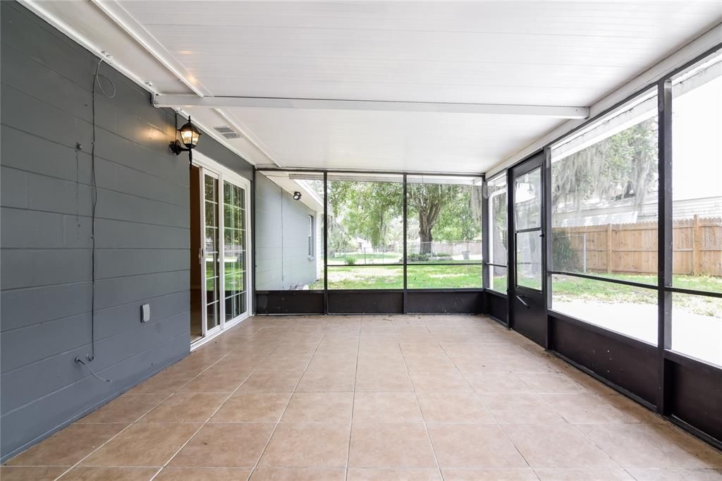 Active With Contract: $265,000 (3 beds, 2 baths, 1474 Square Feet)