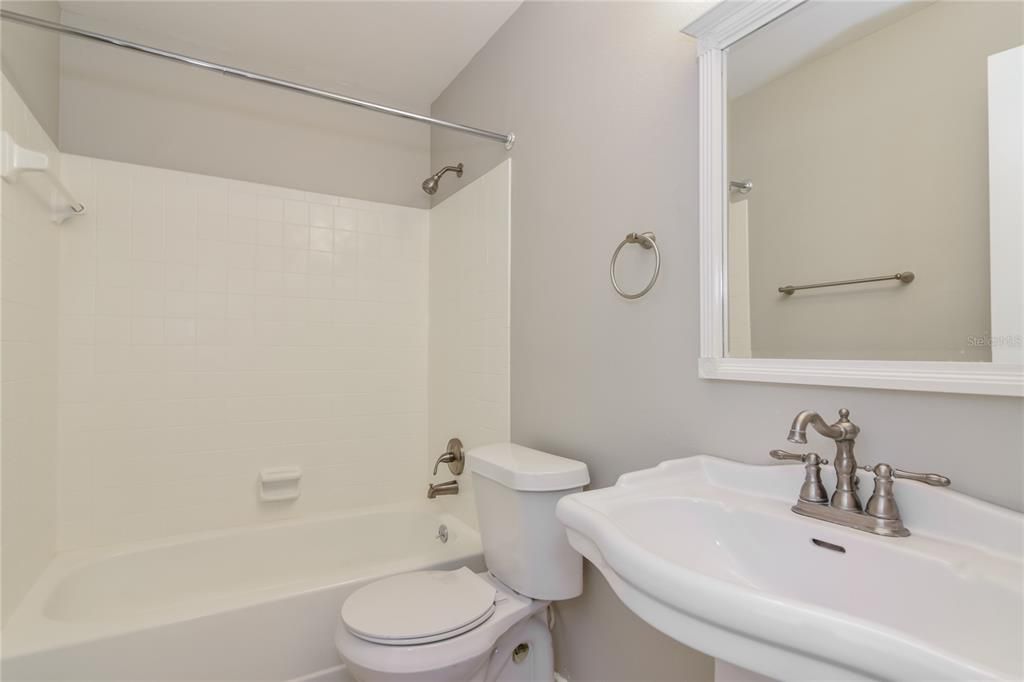 Active With Contract: $265,000 (3 beds, 2 baths, 1474 Square Feet)