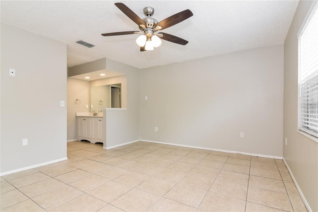 Active With Contract: $265,000 (3 beds, 2 baths, 1474 Square Feet)