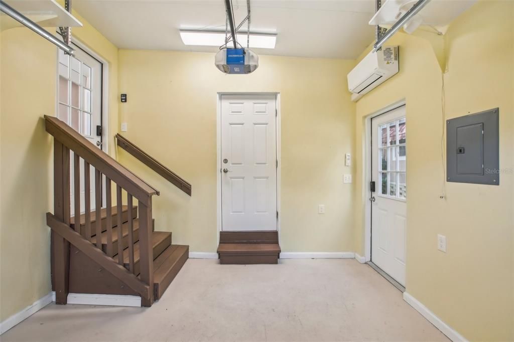 For Rent: $1,600 (1 beds, 1 baths, 1250 Square Feet)