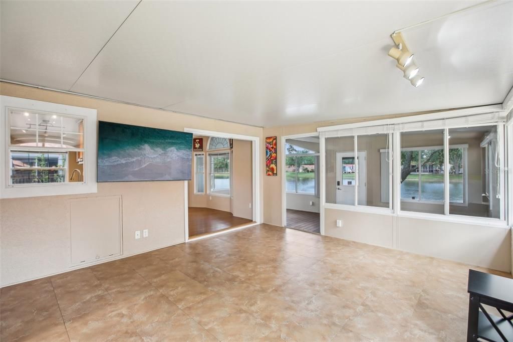 For Rent: $1,600 (1 beds, 1 baths, 1250 Square Feet)