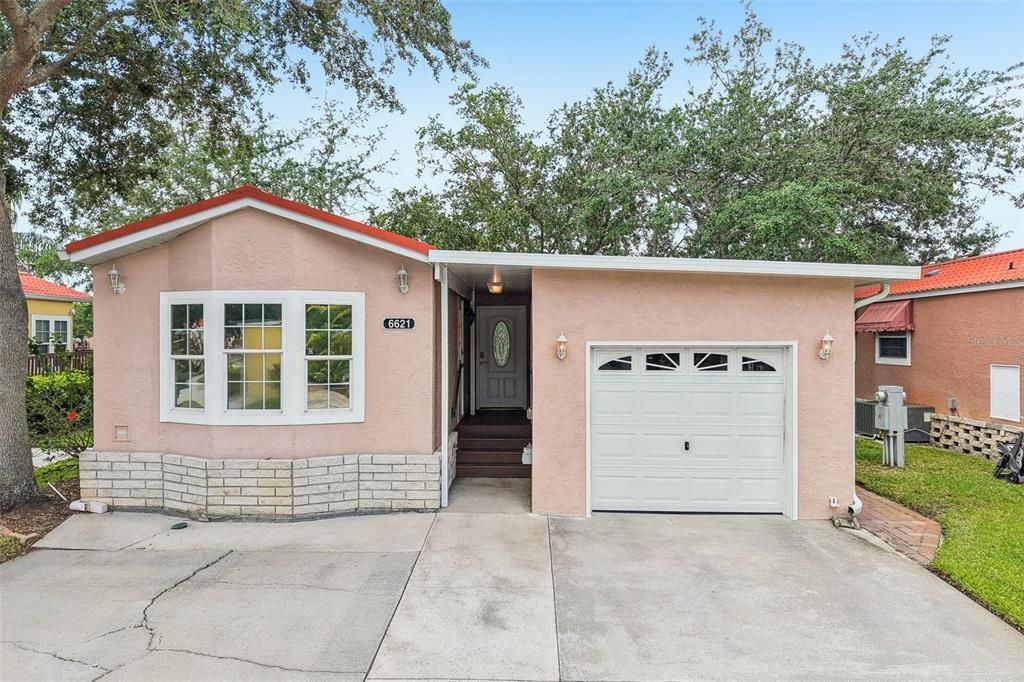 For Rent: $1,600 (1 beds, 1 baths, 1250 Square Feet)