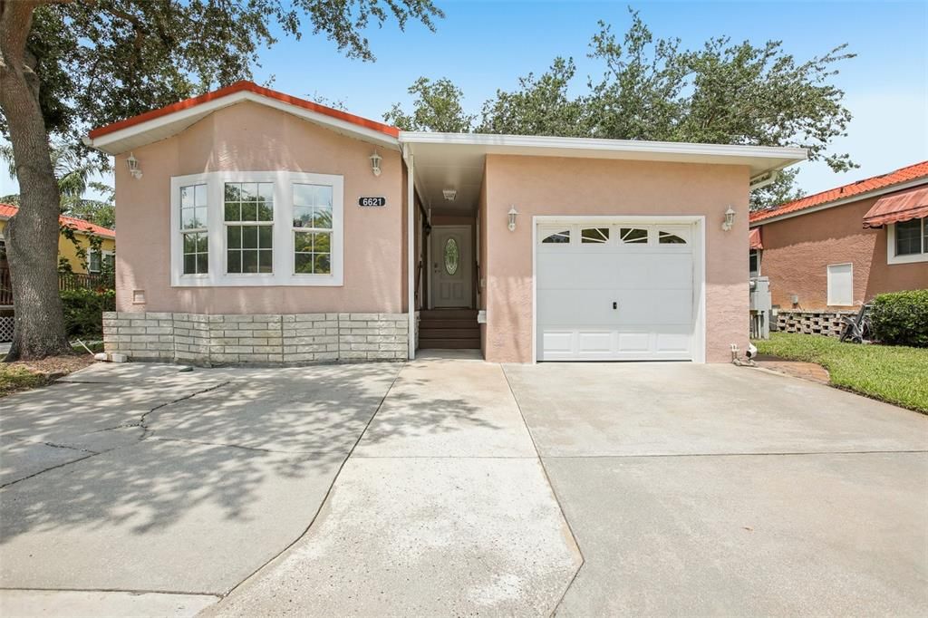 For Rent: $1,600 (1 beds, 1 baths, 1250 Square Feet)