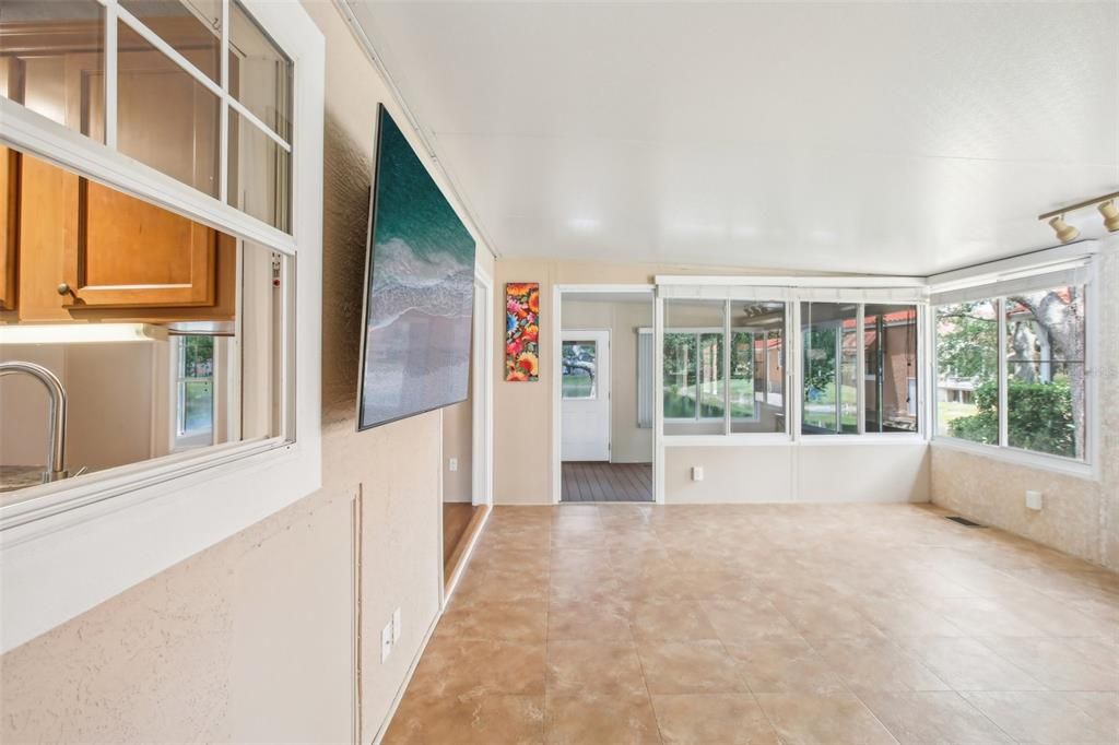 For Rent: $1,600 (1 beds, 1 baths, 1250 Square Feet)