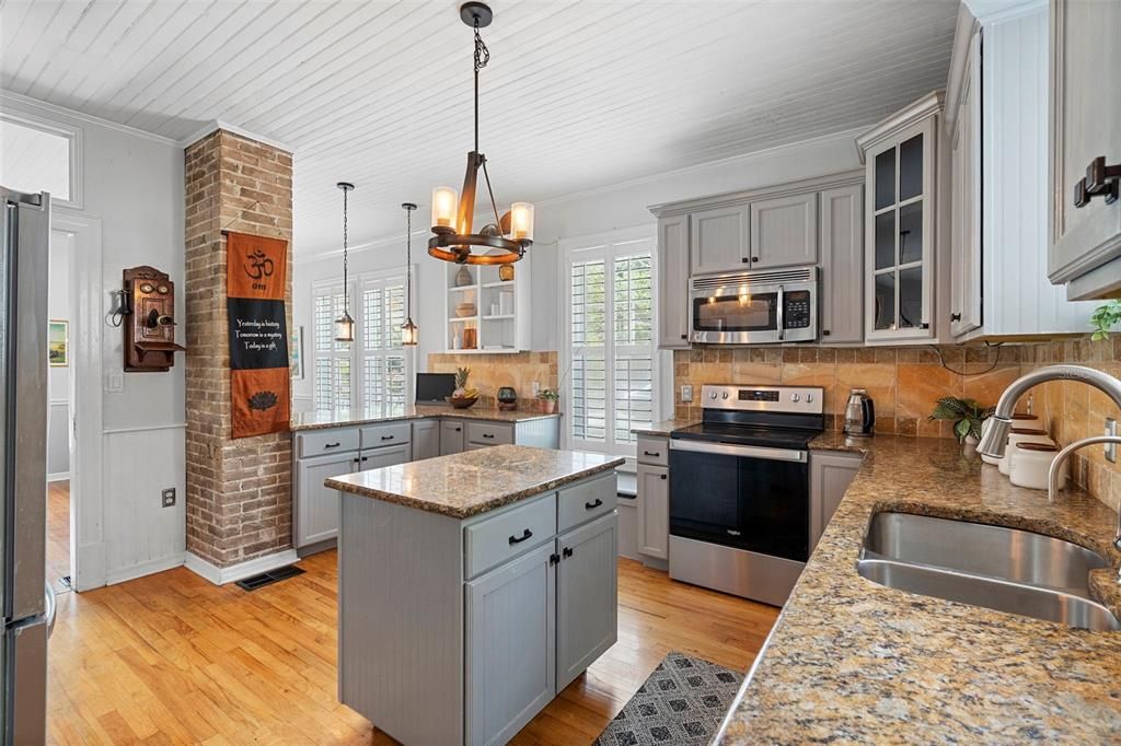 For Sale: $575,000 (4 beds, 2 baths, 1815 Square Feet)