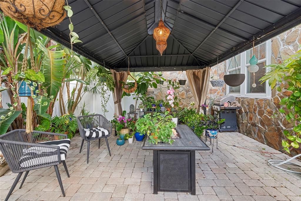 For Sale: $575,000 (4 beds, 2 baths, 1815 Square Feet)