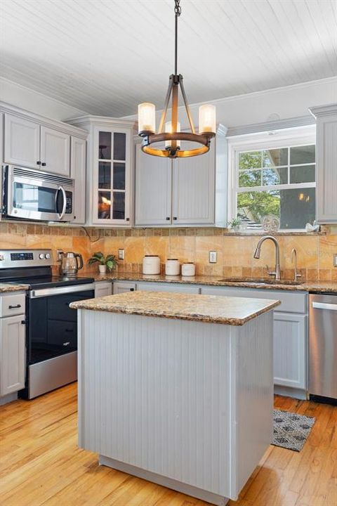 For Sale: $575,000 (4 beds, 2 baths, 1815 Square Feet)