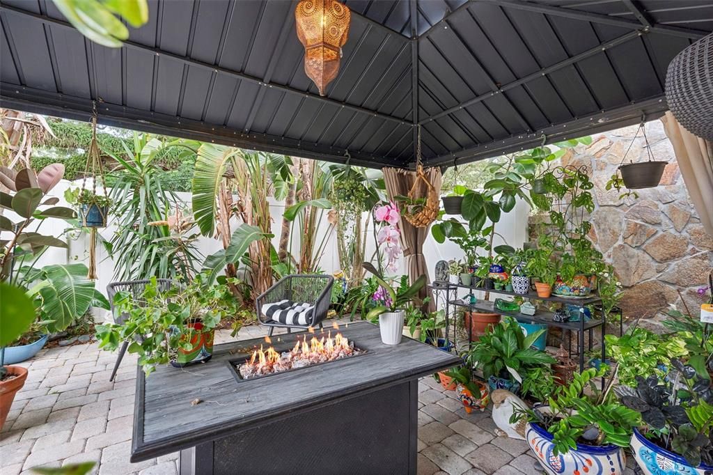 For Sale: $575,000 (4 beds, 2 baths, 1815 Square Feet)