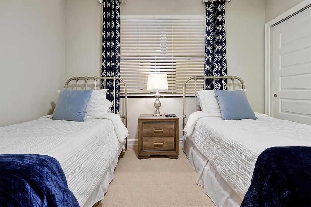 待售: $389,000 (2 贝兹, 3 浴室, 1568 平方英尺)