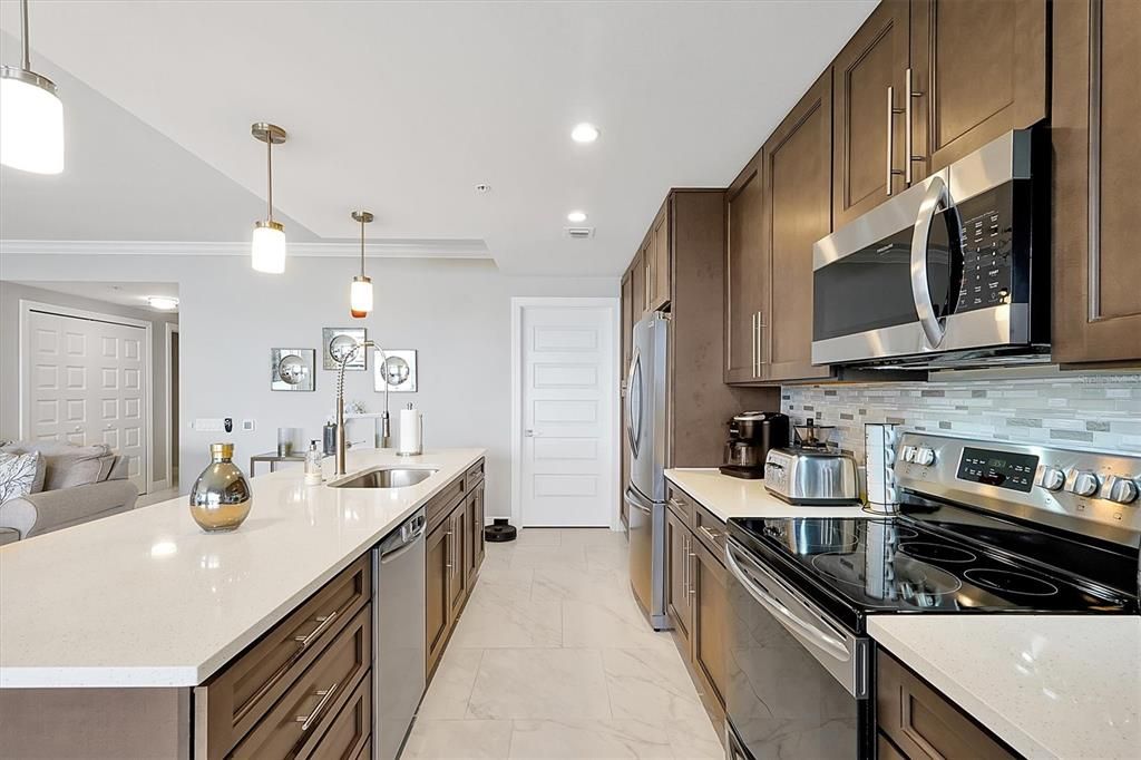 待售: $389,000 (2 贝兹, 3 浴室, 1568 平方英尺)