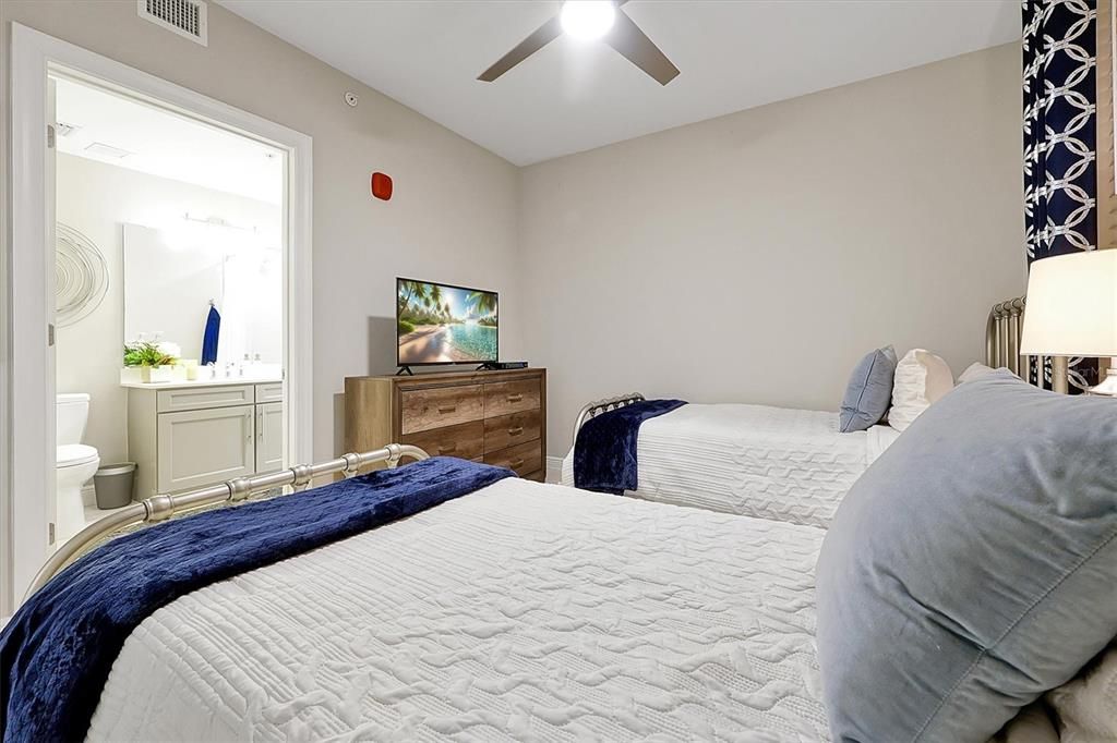 待售: $389,000 (2 贝兹, 3 浴室, 1568 平方英尺)