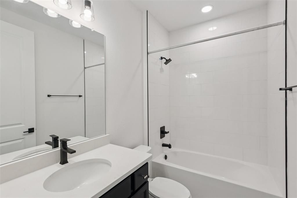 Под контрактом: $629,990 (4 спален, 3 ванн, 2802 Квадратных фут)