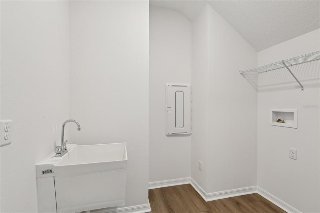 Под контрактом: $629,990 (4 спален, 3 ванн, 2802 Квадратных фут)