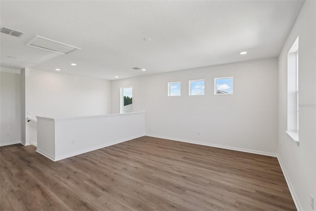 Под контрактом: $629,990 (4 спален, 3 ванн, 2802 Квадратных фут)