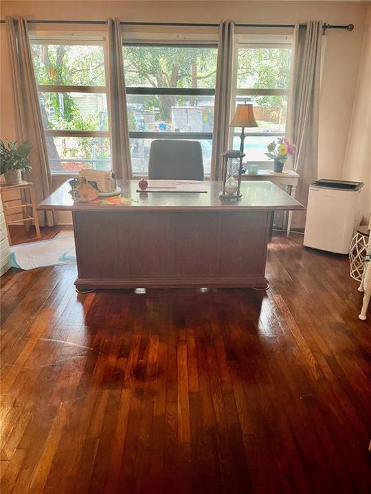 Под контрактом: $285,000 (3 спален, 1 ванн, 1102 Квадратных фут)