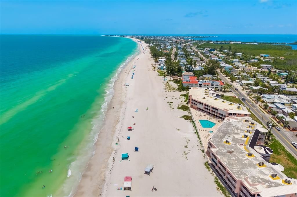 For Sale: $700,000 (2 beds, 2 baths, 755 Square Feet)