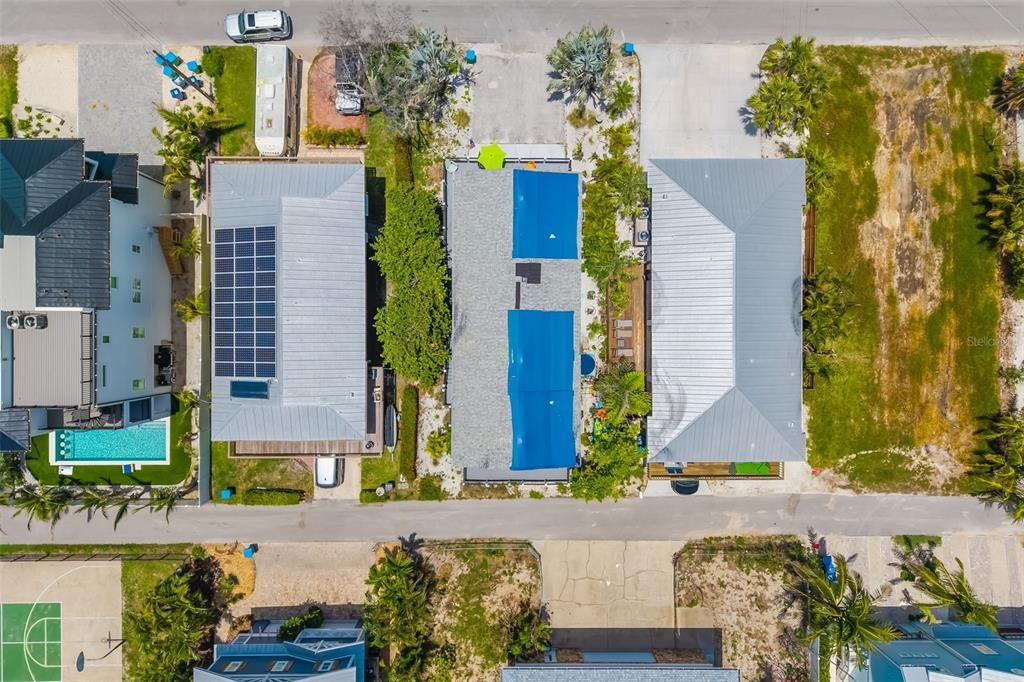 For Sale: $700,000 (2 beds, 2 baths, 755 Square Feet)