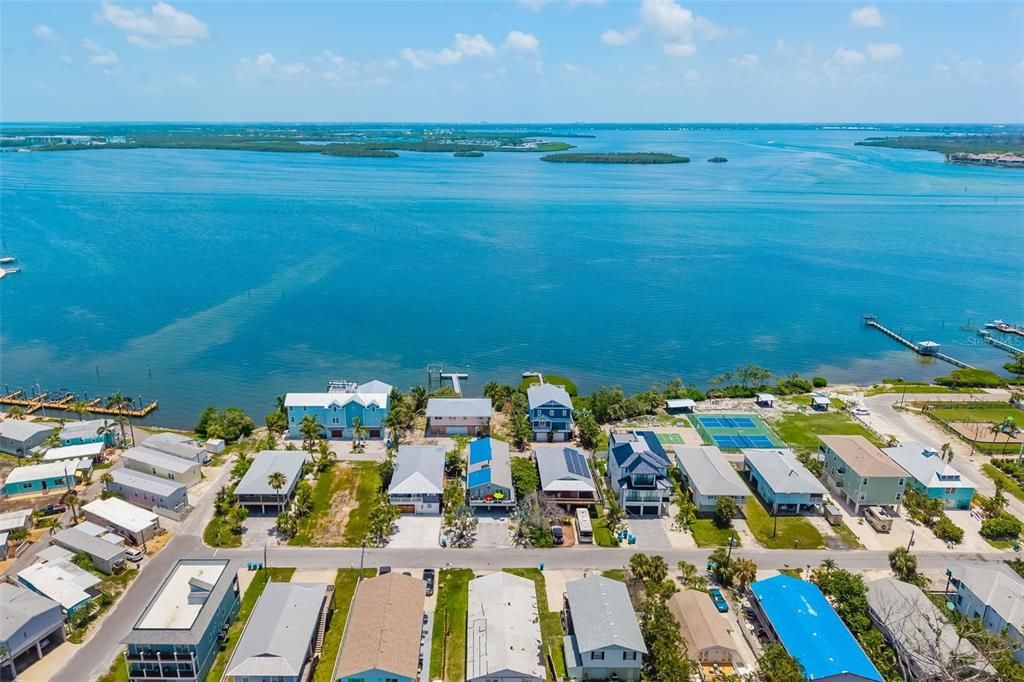 For Sale: $700,000 (2 beds, 2 baths, 755 Square Feet)