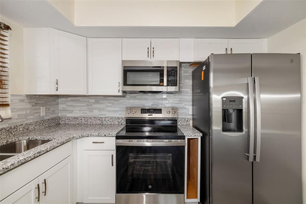 For Sale: $700,000 (2 beds, 2 baths, 755 Square Feet)