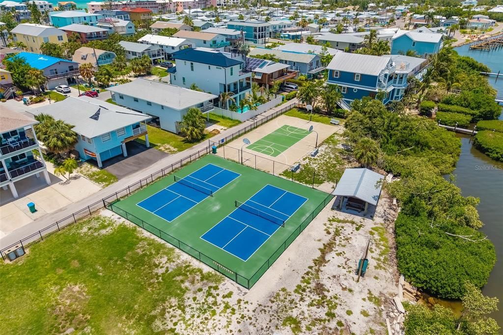 For Sale: $700,000 (2 beds, 2 baths, 755 Square Feet)