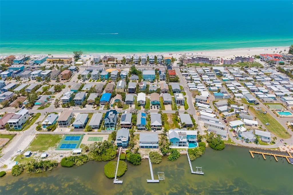 For Sale: $700,000 (2 beds, 2 baths, 755 Square Feet)