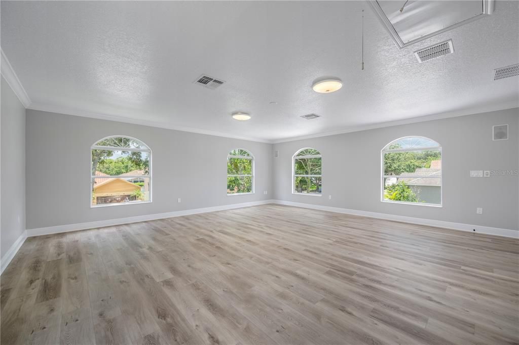 En Venta: $929,995 (6 camas, 3 baños, 3838 Pies cuadrados)