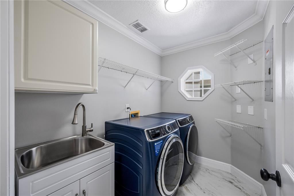 En Venta: $929,995 (6 camas, 3 baños, 3838 Pies cuadrados)