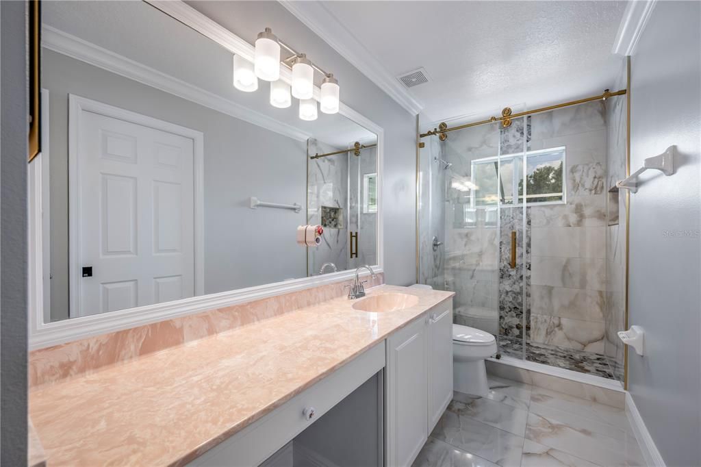 En Venta: $929,995 (6 camas, 3 baños, 3838 Pies cuadrados)