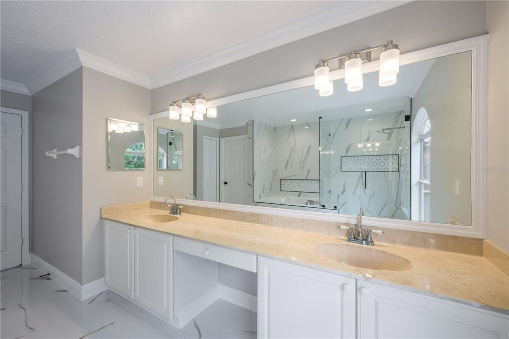 En Venta: $929,995 (6 camas, 3 baños, 3838 Pies cuadrados)