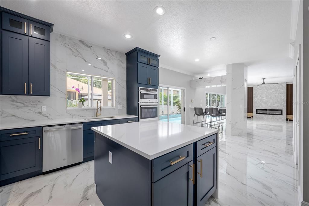 En Venta: $929,995 (6 camas, 3 baños, 3838 Pies cuadrados)