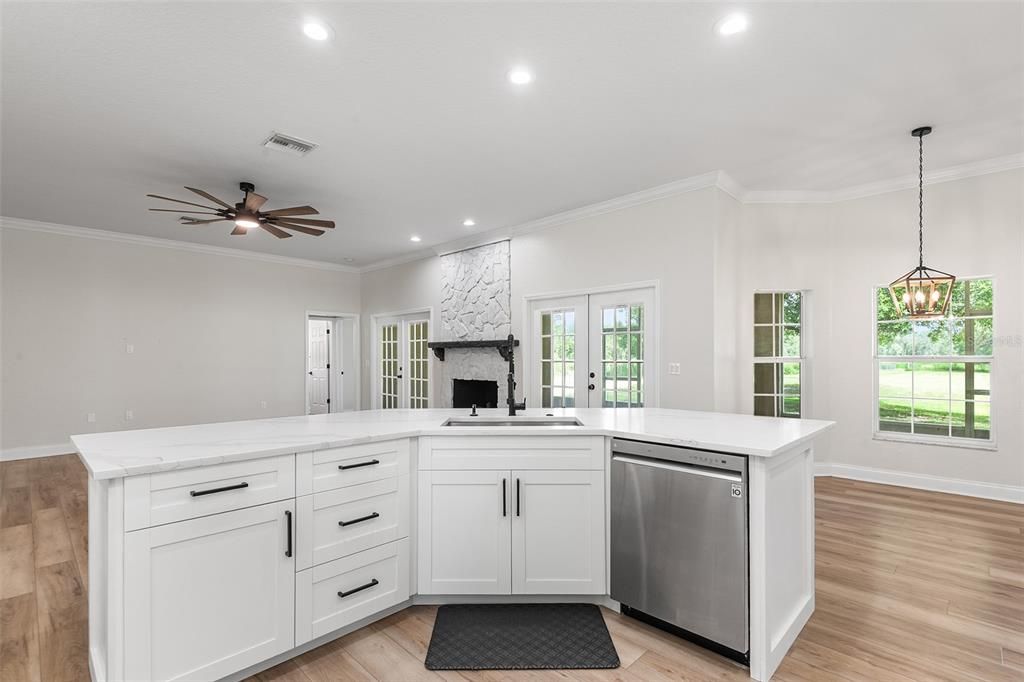 待售: $899,000 (4 贝兹, 2 浴室, 3073 平方英尺)