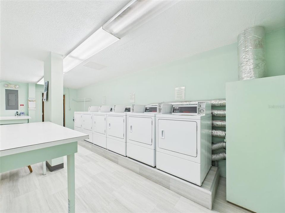 待售: $118,900 (2 贝兹, 2 浴室, 1029 平方英尺)