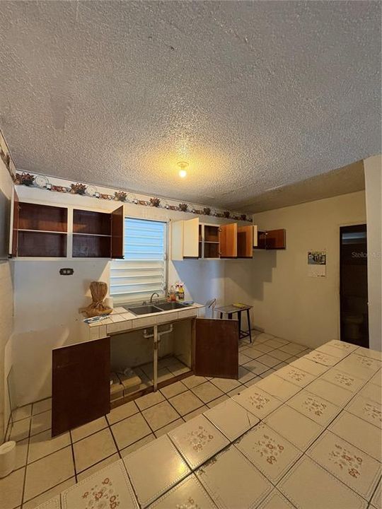 Под контрактом: $153,000 (5 спален, 2 ванн, 0 Квадратных фут)