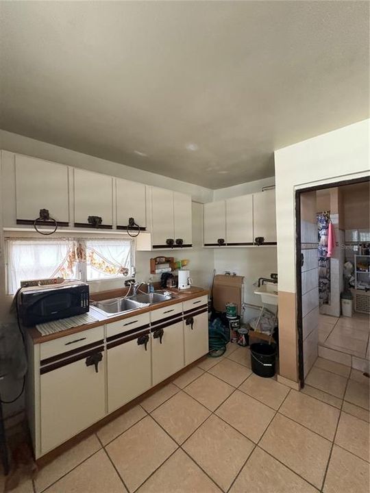 Под контрактом: $153,000 (5 спален, 2 ванн, 0 Квадратных фут)