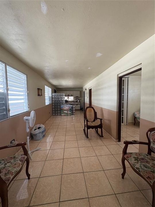 Под контрактом: $153,000 (5 спален, 2 ванн, 0 Квадратных фут)