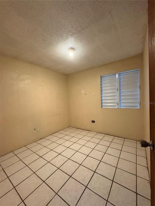 Под контрактом: $153,000 (5 спален, 2 ванн, 0 Квадратных фут)