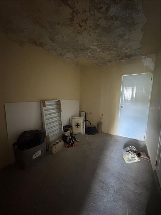 Под контрактом: $153,000 (5 спален, 2 ванн, 0 Квадратных фут)