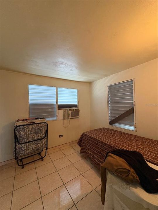 Под контрактом: $153,000 (5 спален, 2 ванн, 0 Квадратных фут)