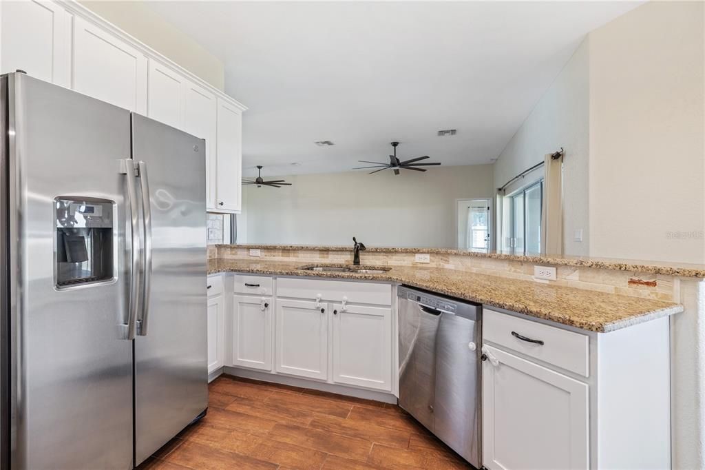 待售: $585,000 (4 贝兹, 2 浴室, 2063 平方英尺)