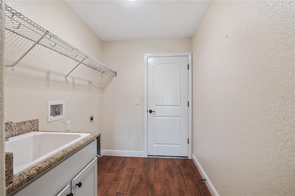 待售: $585,000 (4 贝兹, 2 浴室, 2063 平方英尺)