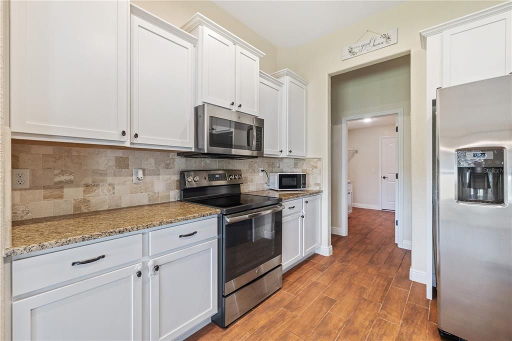 待售: $585,000 (4 贝兹, 2 浴室, 2063 平方英尺)