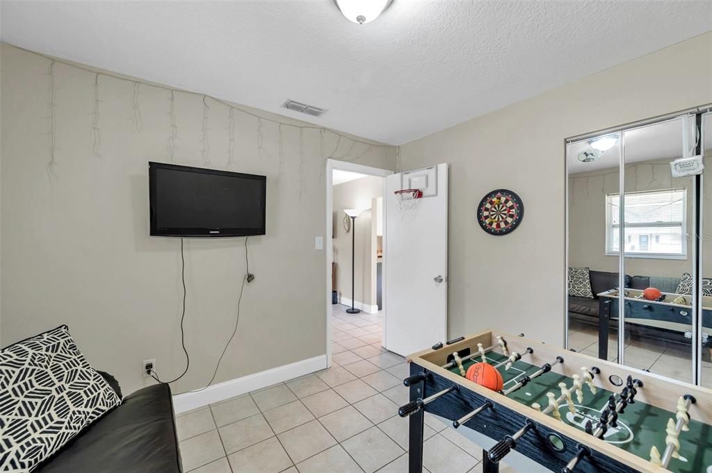 For Sale: $215,000 (3 beds, 1 baths, 1008 Square Feet)