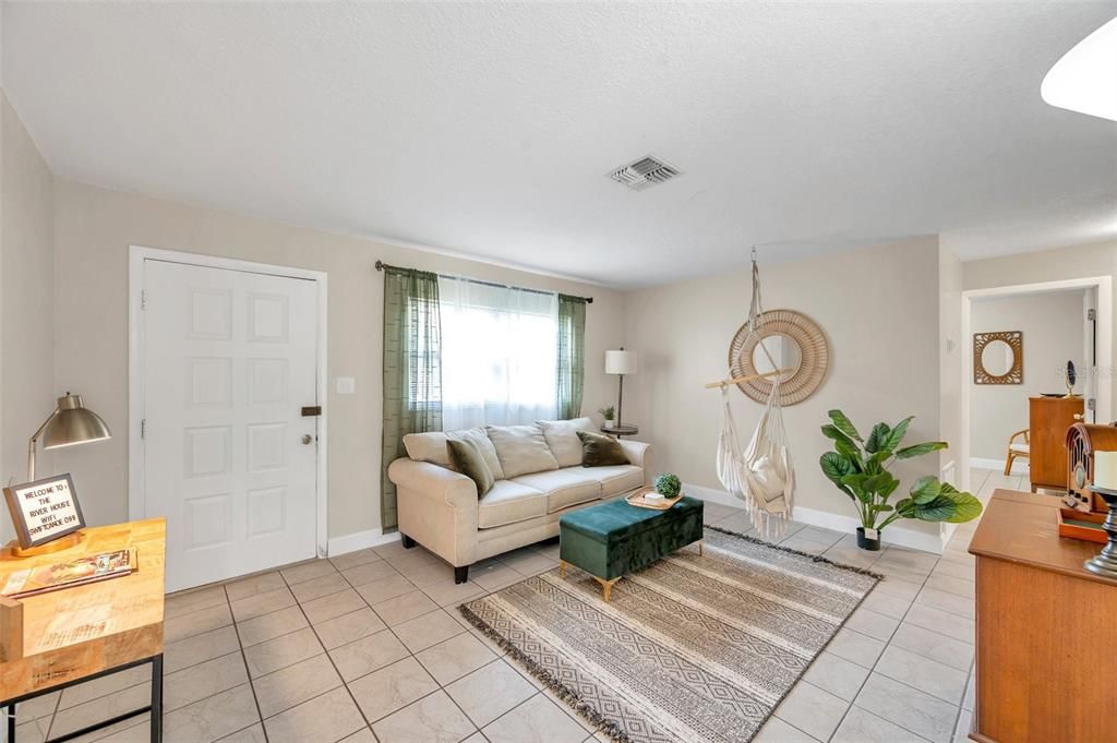 For Sale: $215,000 (3 beds, 1 baths, 1008 Square Feet)