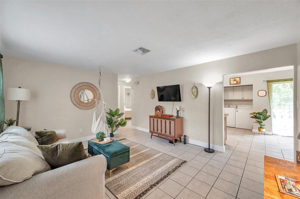 For Sale: $215,000 (3 beds, 1 baths, 1008 Square Feet)