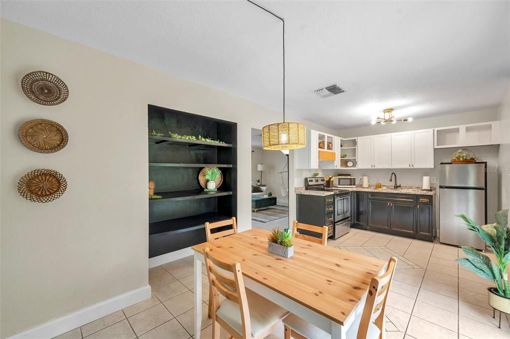 For Sale: $215,000 (3 beds, 1 baths, 1008 Square Feet)