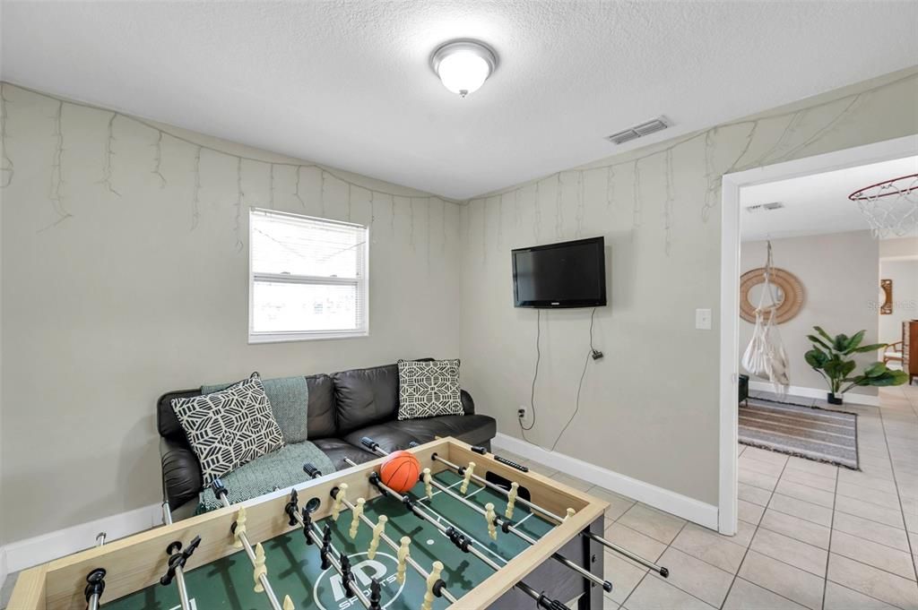 For Sale: $215,000 (3 beds, 1 baths, 1008 Square Feet)