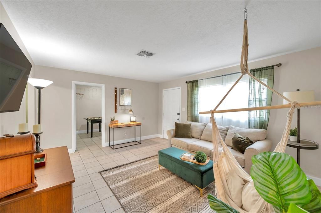 For Sale: $215,000 (3 beds, 1 baths, 1008 Square Feet)