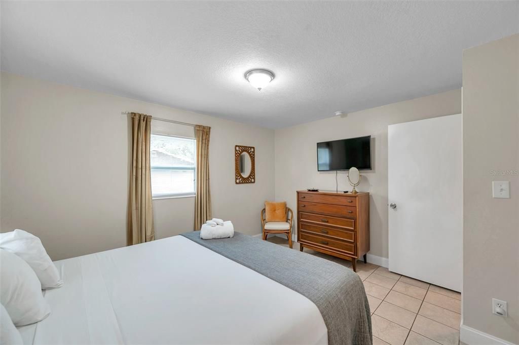 For Sale: $215,000 (3 beds, 1 baths, 1008 Square Feet)