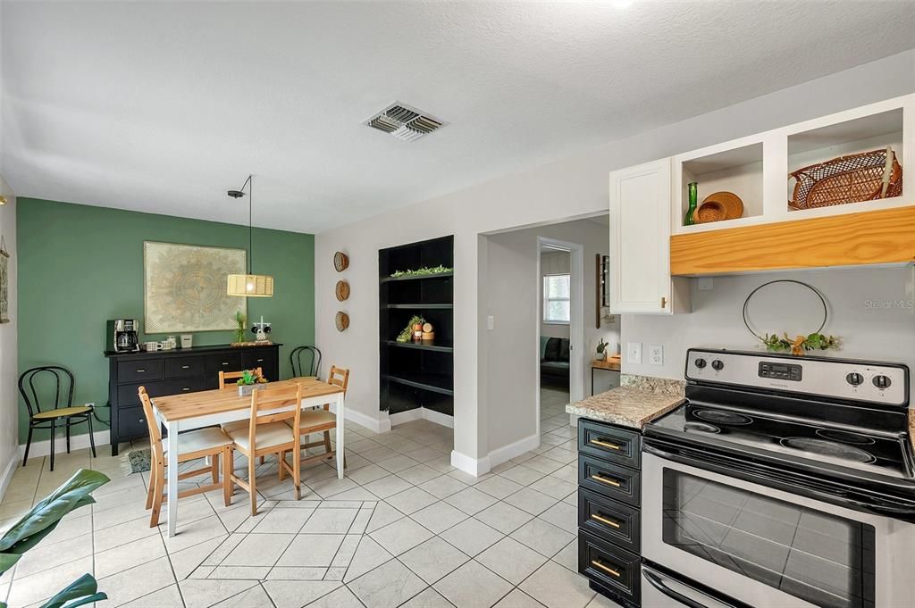 For Sale: $215,000 (3 beds, 1 baths, 1008 Square Feet)